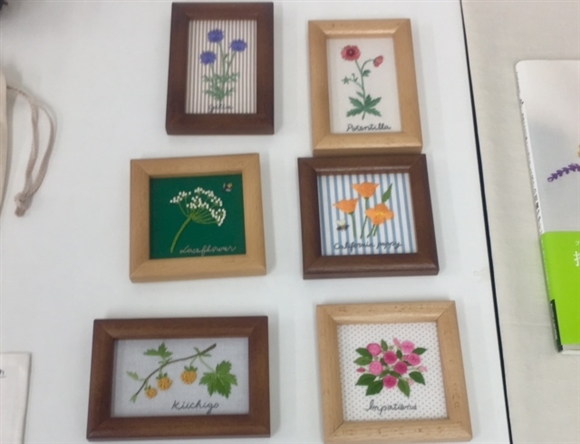 �E�݂��Ă��W�߂��ԂƖ؂̎��̃T���v���[�h���イ�t���[���̉�