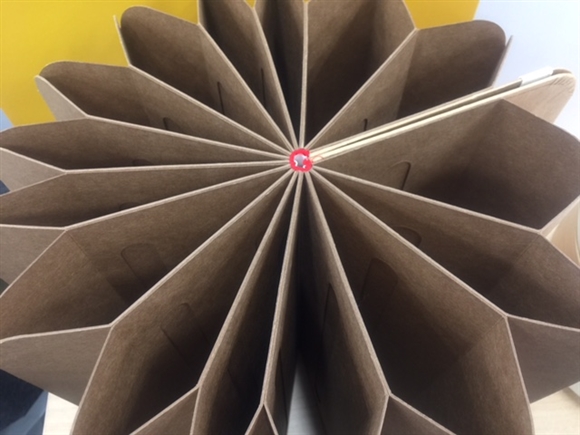 MOMA�u�b�N�`�F�A